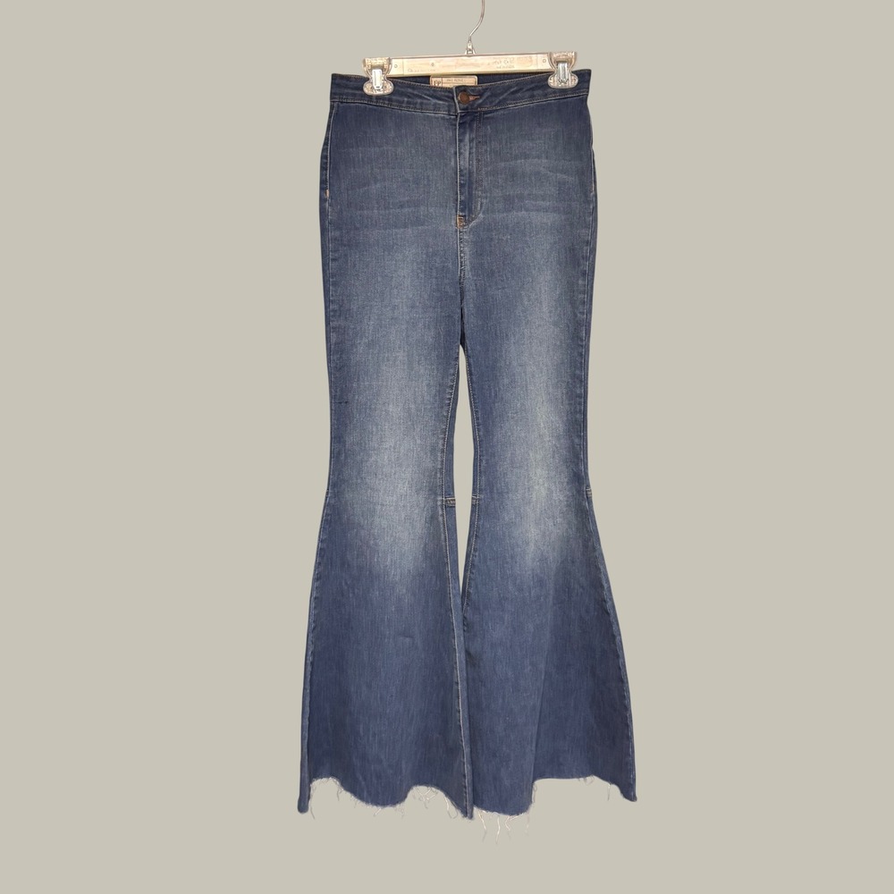 Free People Just Float On Flare Jeans Blue Denim High Rise Frayed Hem 29R Boho